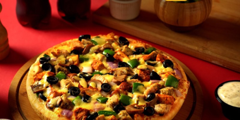 Pizzeria is Offering a Family Party Deal For Rs. 3999/- 2 
