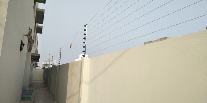 Electric Fencing Nemtek Top Wall Security wires image 2