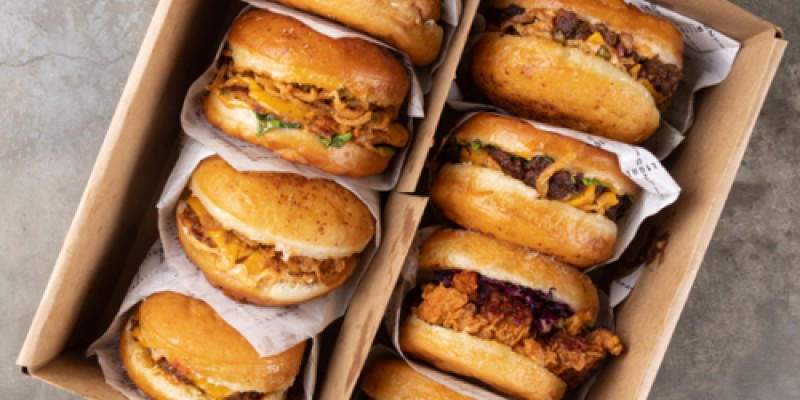 2 Guys 1 Grll Party Pack Deal For Rs.3500/- 2 