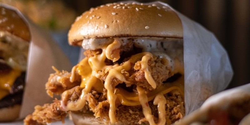 HOB - House Of Burgers Azadi Deal 1 For Rs.814/- 2 