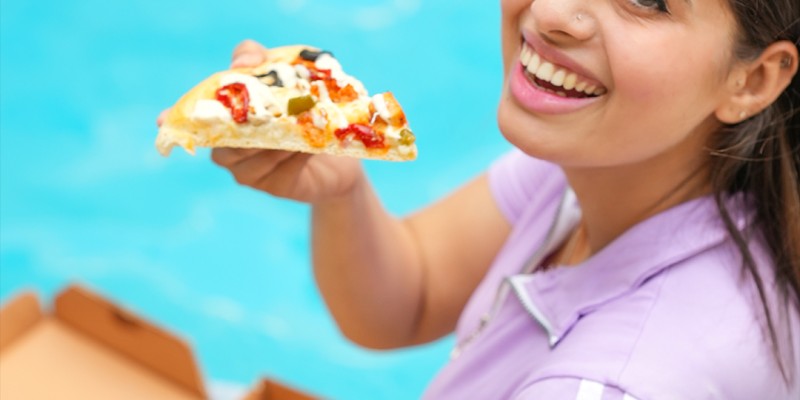 Yellow Taxi Pizza Co.Super Saver Deal 5 For Rs.695/- 2 