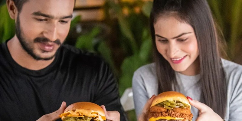 Burger O'Clock Cricket Craze Deal 3 For Rs.999/- 2 