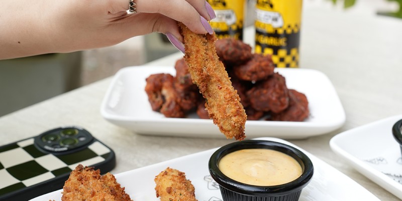 Yellow Taxi Pizza Co. World Cup Feast Deal 4 For Rs.2695/- 2 