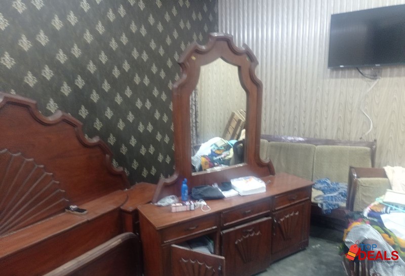 bed and dressing table image 1