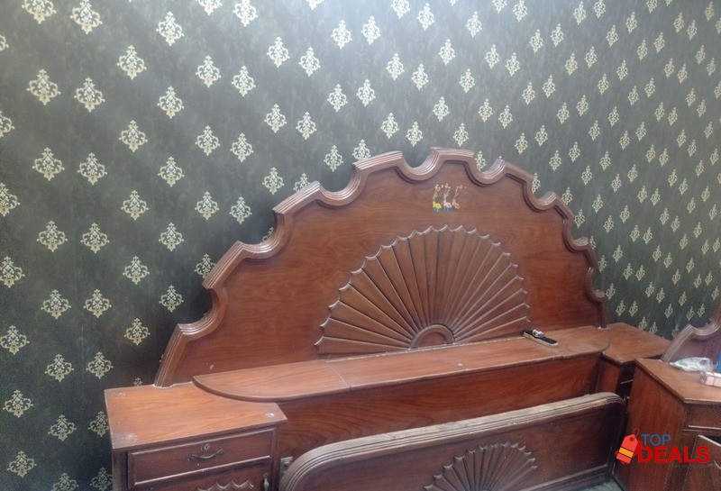 bed and dressing table image 2