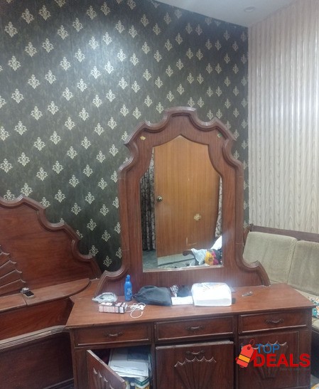 bed and dressing table image 3