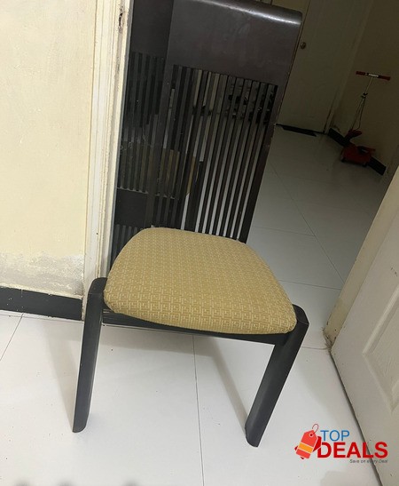 Dinning Table with chairs image 4