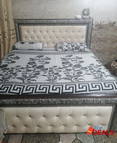 Selling old bed and mattress image 3