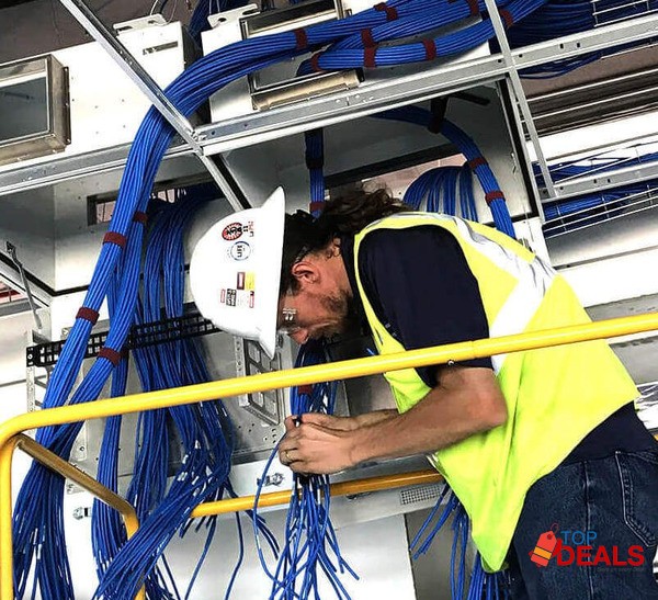 Field IT &amp; Networking Technician Required image 1