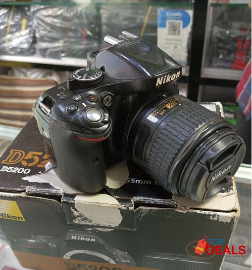 Nikon D5200 DSLR Camera (AF-S 18-55mm VR Lens) image 4