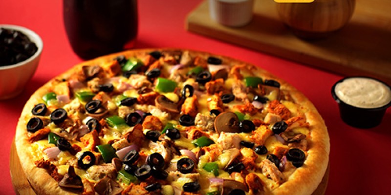 Pizzeria is Offering a Family Party Deal For Rs. 3999/- 3 