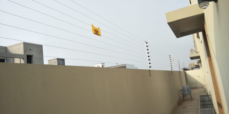 Electric Fencing Nemtek Top Wall Security wires image 3