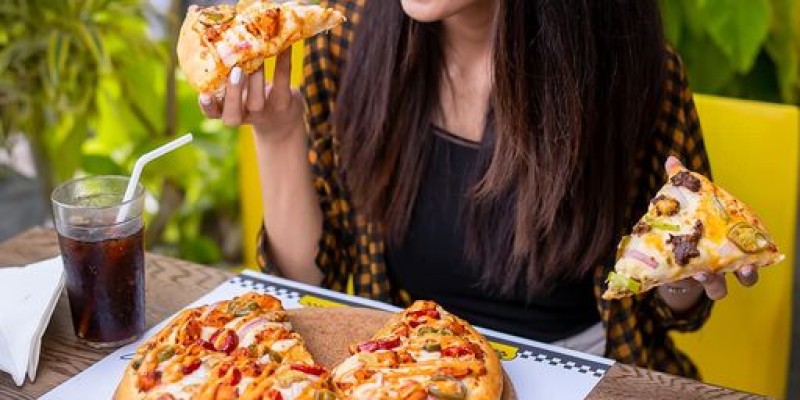 Yellow Taxi Pizza Co. FLAT 20% off on All Web Orders 3 