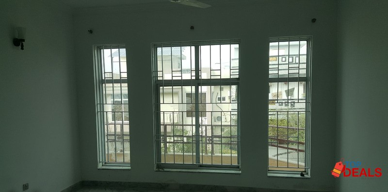 New &amp; Specious house for rent image 6