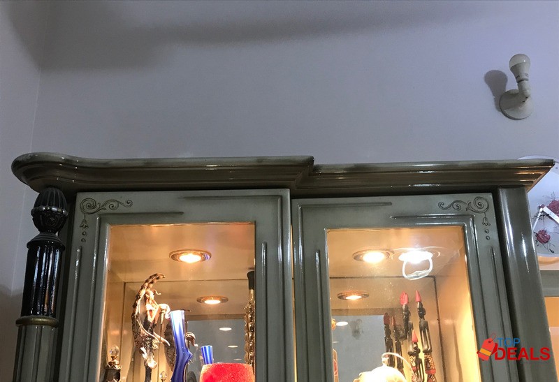 Dining/Lounge Showcase (USED) image 3