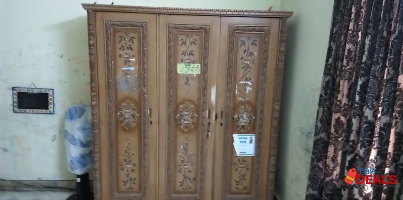 *Used 03 peices huge Wardrobe with Draws* image 1