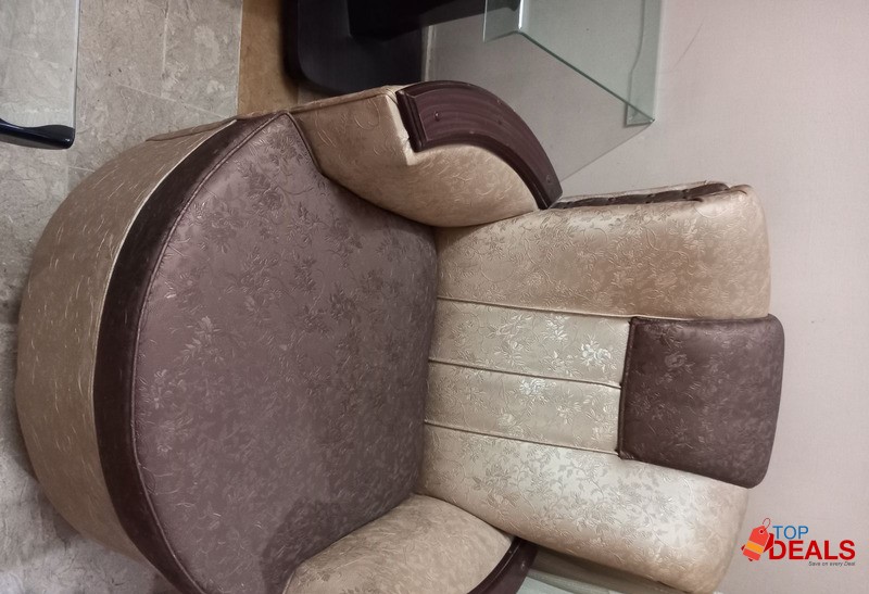 Sofa set with Table image 2