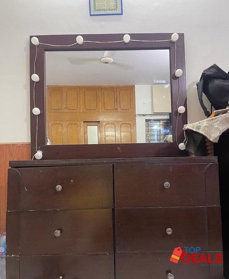 Dressing table with free vanity lights image 5