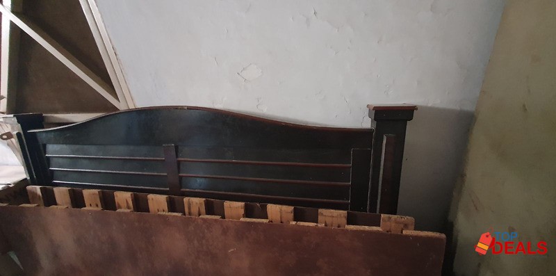 King size bed dressing and centr table image 1