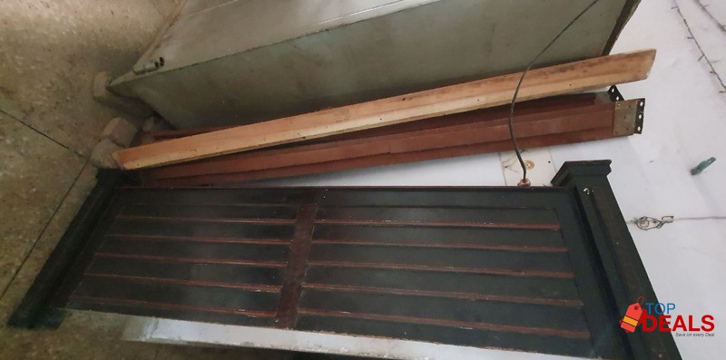 King size bed dressing and centr table image 2