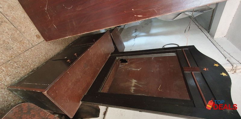 King size bed dressing and centr table image 3