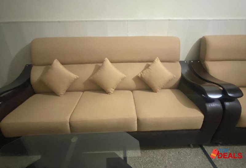 New 6 Seeter Sofa Unique Style With Glass Table image 2