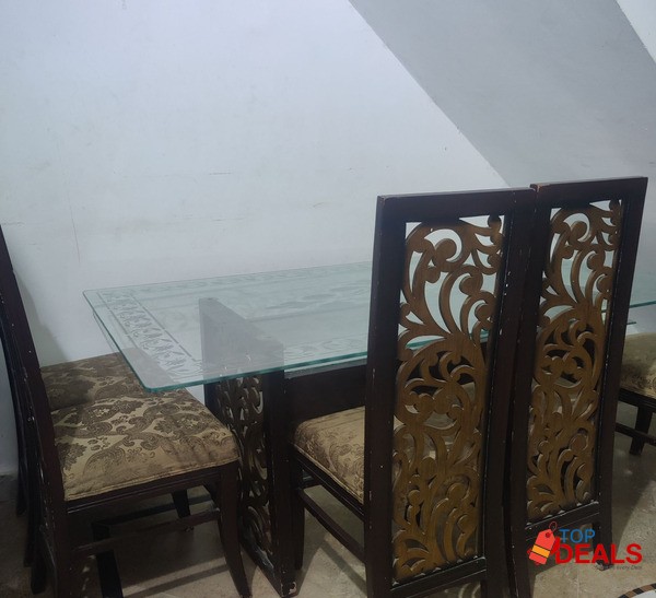 Dining table 6 seater image 2