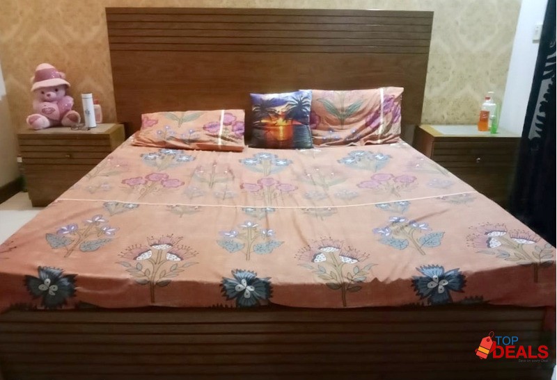 Designer bed set with 2 side tables 100% pure wooden only 6 month use image 5