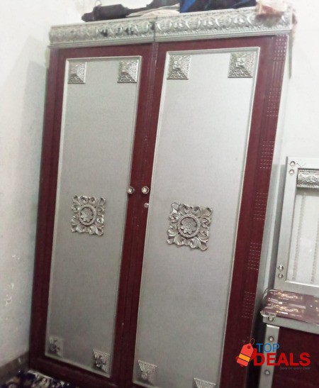 Bed, dressing table , side table, showcase almirah image 3