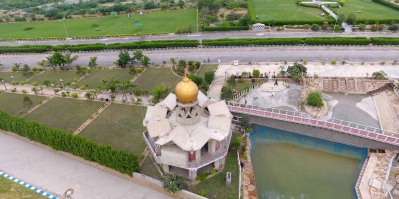 PLOT WO BEH 7 HAZAR MAHANA MEIN image 4