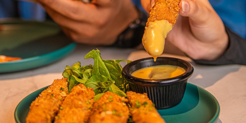 8oz Burgers Kids Nuggets Meal For Rs.675/- 4 