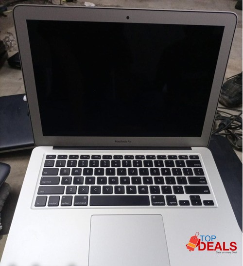 Apple MacBook Air (13-inch, Early 2014) Core i5 Laptop 4GB - 128 SSD