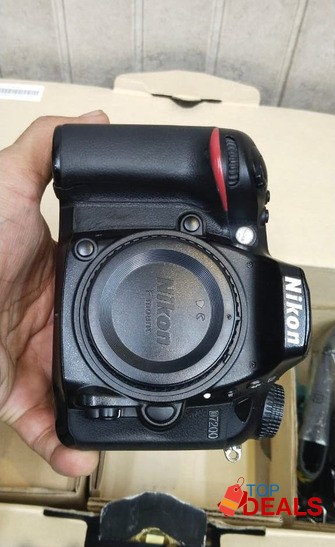 Nikon D7200 DSLR Camera with lens 18-140mm kit Original box Original